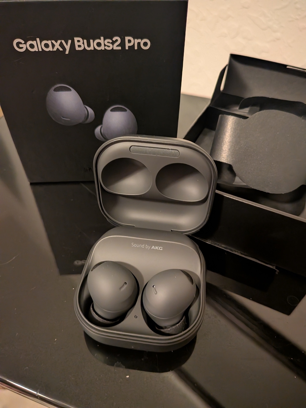 Samsung Galaxy Buds2 Pro Earbuds – Black Finish - Picture 4 of 6